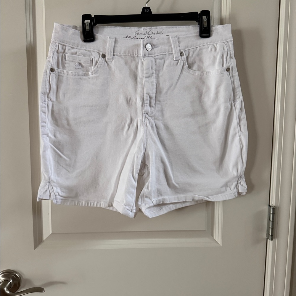 Gloria Vanderbilt Classic White Shorts